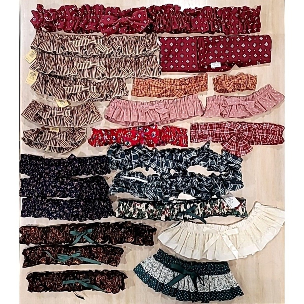 Lot Of 23 Basket Garters Some New with Tags + One w/Napkins & Bread Basket Liner